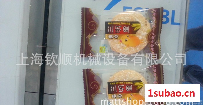 下走膜枕式包装机一次性餐具三合一套装包装机器,刀叉纸巾包装机图2