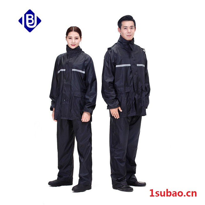 雨豹牌UB-019型号黑色亿美涤纶双层雨衣，安全防水，可隐藏雨帽 松紧防雨袖口 前后设有透气孔，现货供应