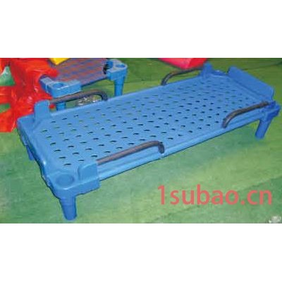 供应：塑料床 木制床  塑料桌椅 儿童玩具
