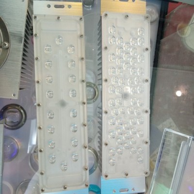 LED路灯自动锁螺丝机，自动打螺丝机，螺丝机，自动拧螺丝机，自动锁螺丝机厂家 桌面式螺丝机