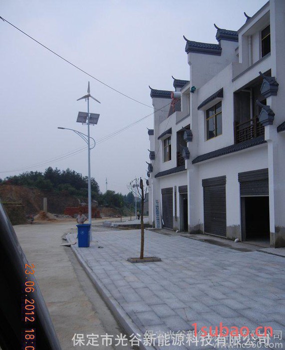 山西临汾风光互补路灯28瓦路灯 LED太阳能路灯图3