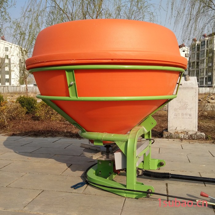 750公斤容量农用撒肥机 轴传动撒肥机 加厚塑料桶撒肥机