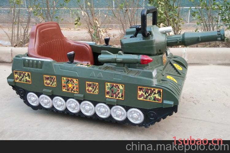 大型儿童坦克车宝宝电动汽车四轮可坐人闪光音乐可发炮弹遥控玩具