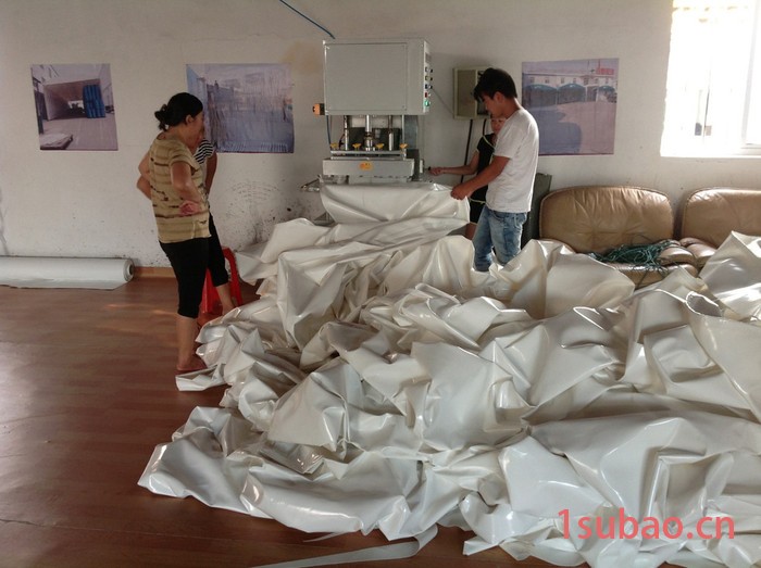 江苏   松彩1250克膜布加工批发  平面膜布加工 冒顶膜布加工  雨棚车棚膜布加工 雨篷图8
