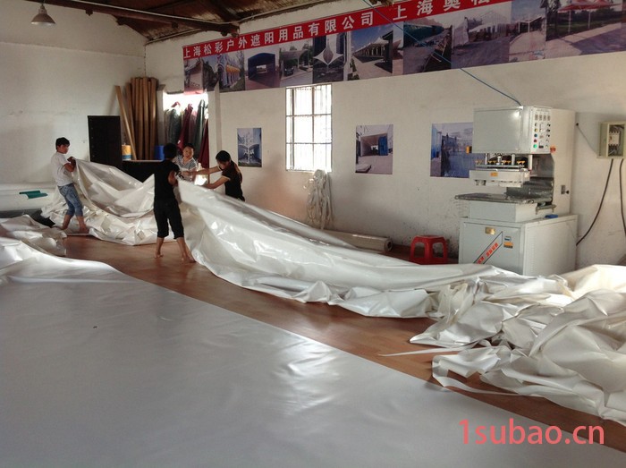 江苏 松彩1250克膜布加工批发 平面膜布加工 冒顶膜布加工 雨棚车棚膜布加工 雨篷图2