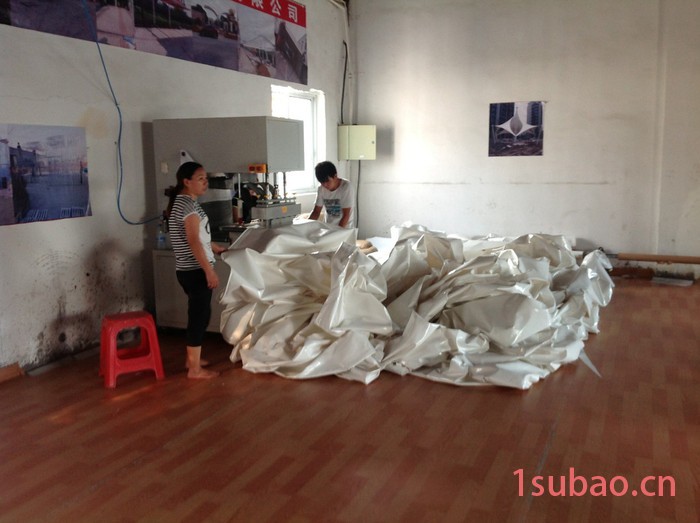 江苏 松彩1250克膜布加工批发 平面膜布加工 冒顶膜布加工 雨棚车棚膜布加工 雨篷图5