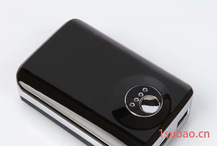 供应**充电宝 8800MAH 双USB输出LED灯显示手机充电器图2