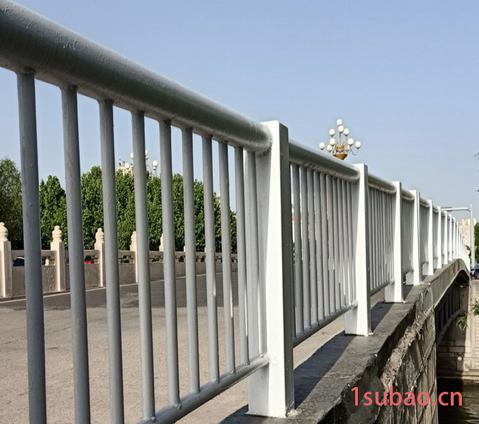 灯光护栏 公路护栏 LED灯护栏 等级划分 天津瑞德隆图5