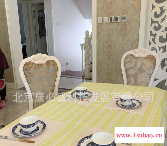 厂家直销一次性桌布 一次性纸台布 餐垫批发图4