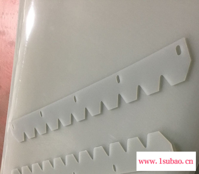 供应乳白色硅胶垫 自粘透明硅胶胶垫 磨砂硅胶脚垫 计算器防滑垫脚垫 免费打板