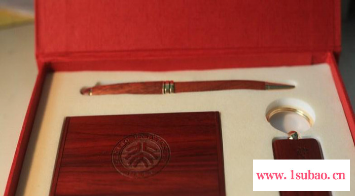 供应北大纪念品 北大礼品 北大名片夹 北大钥匙扣 北大笔  红木小三件套 木质礼品 商务礼品 会议礼品图2