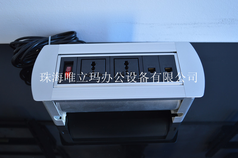 多功能桌面插座