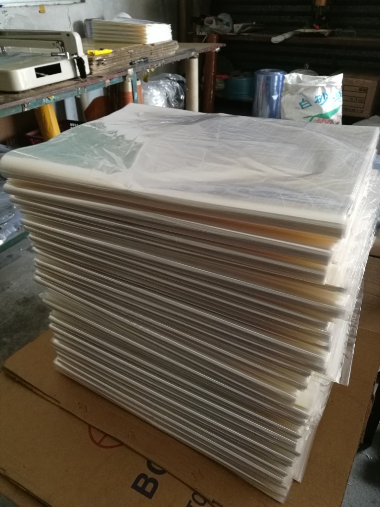 东莞恩诚PVC收缩膜 全新料PVC透明蓝色/白色卷料 平口袋弧形袋示例图6