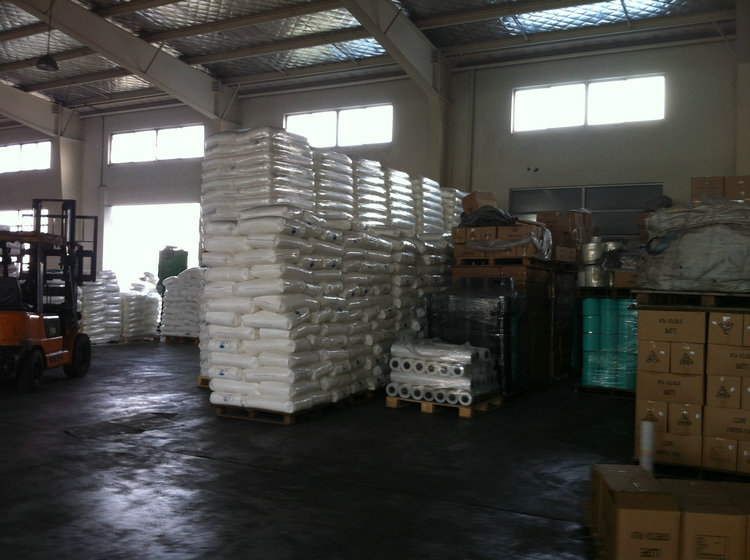 批发黑色缠绕膜托盘打包膜PE拉伸膜宽度50cm工业用薄膜示例图6