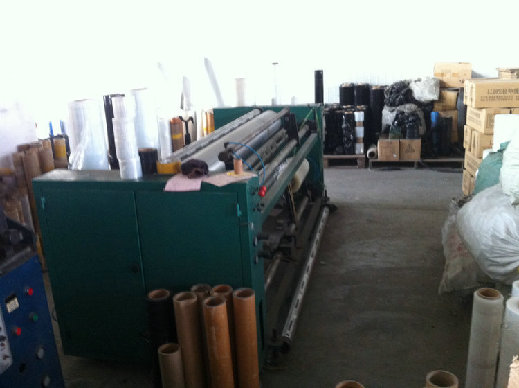 批发黑色缠绕膜托盘打包膜PE拉伸膜宽度50cm工业用薄膜示例图11