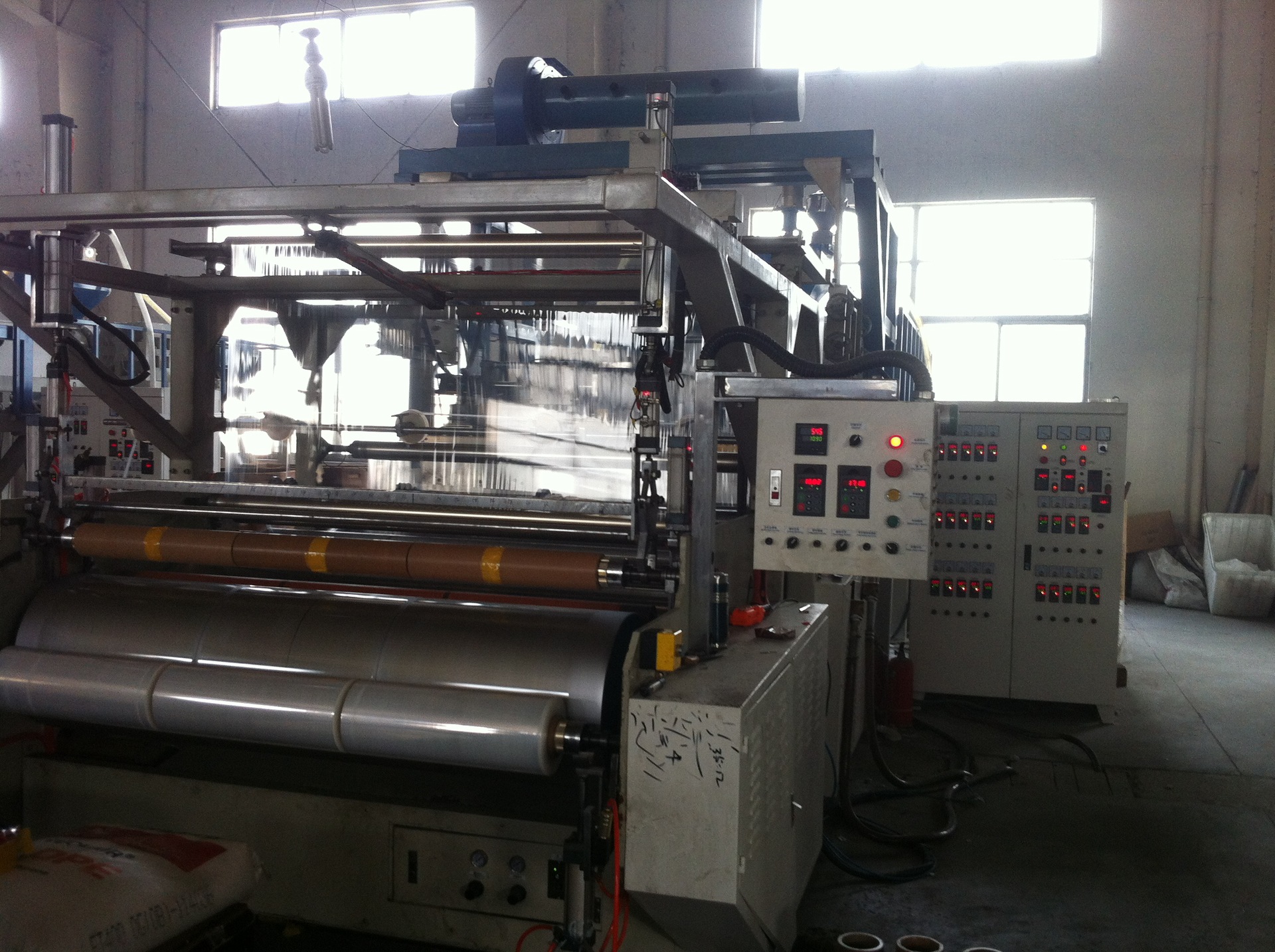 批发黑色缠绕膜托盘打包膜PE拉伸膜宽度50cm工业用薄膜示例图5