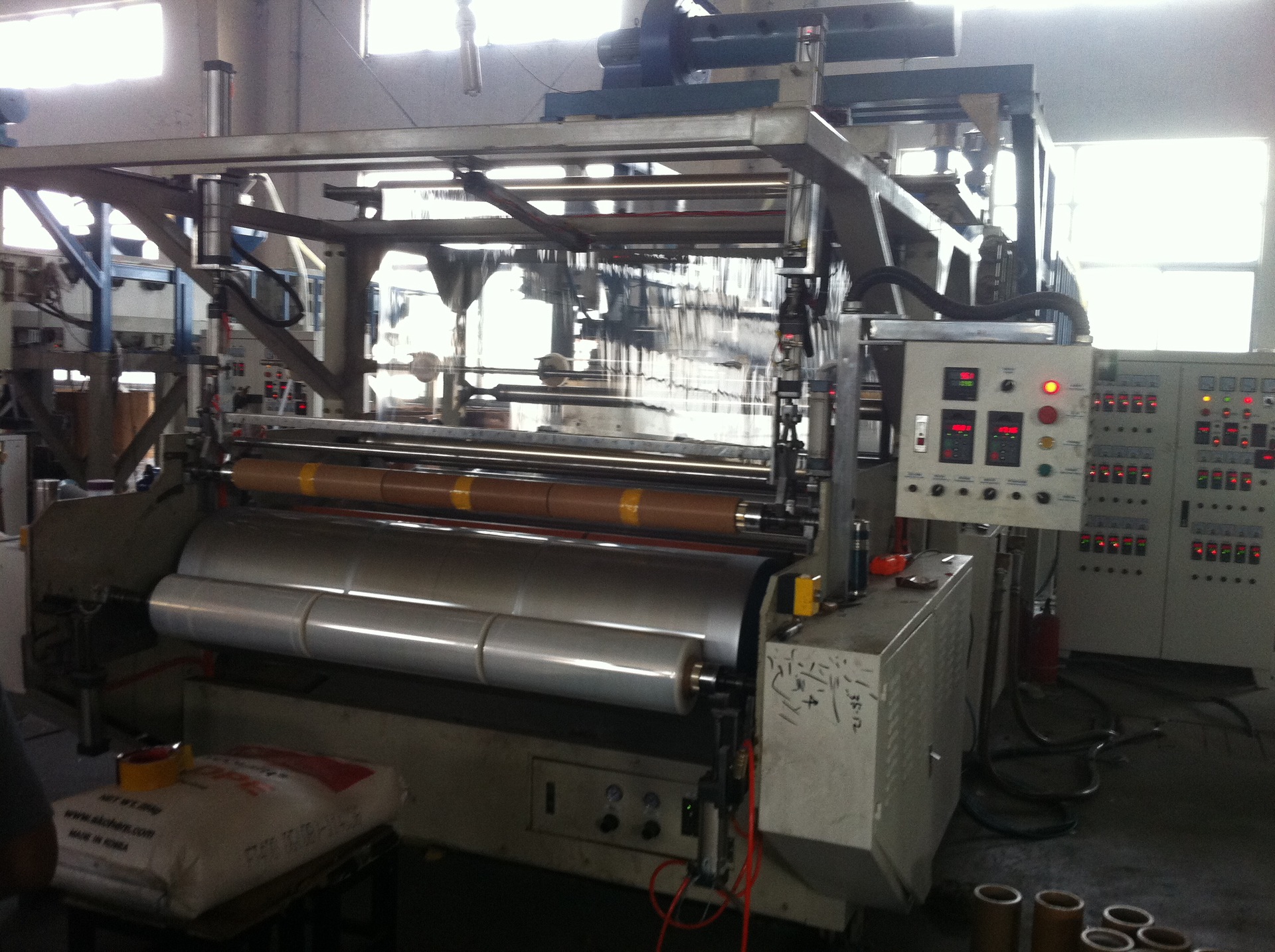 PE拉伸缠绕膜打包膜黑色缠绕膜保护膜厂家示例图1