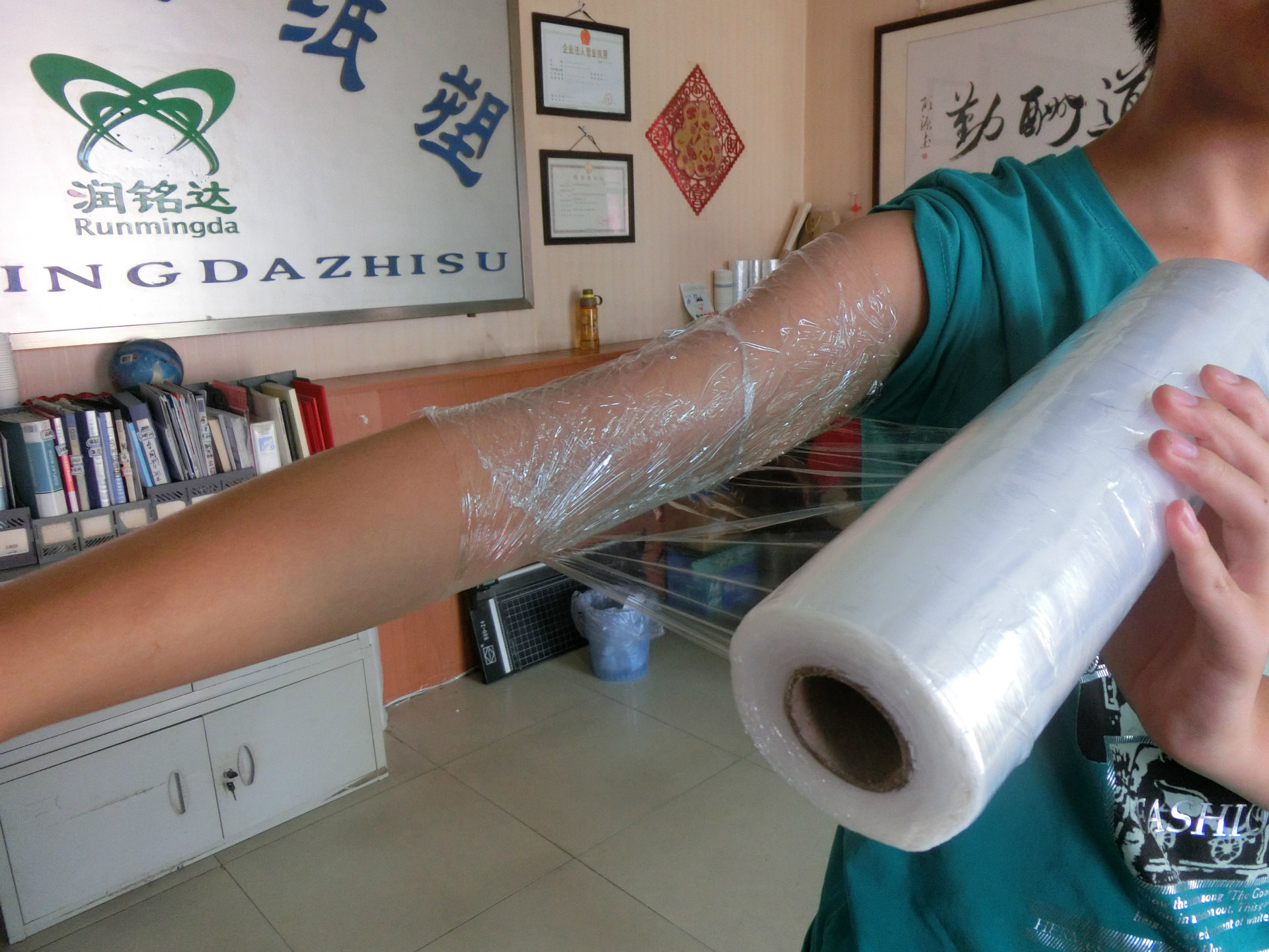 特价质量保证 批发供应 保鲜膜 拉伸缠绕膜 包装膜 量大从优示例图15