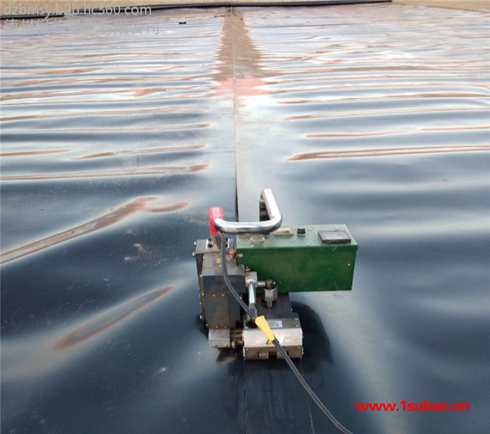 德州农业蓄水池防渗膜,灌溉渠道防渗膜厂家,供应糙面、光面土工膜图5