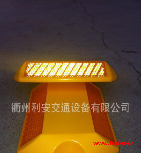 ABS塑料双面反光道钉115*80*20mm图2