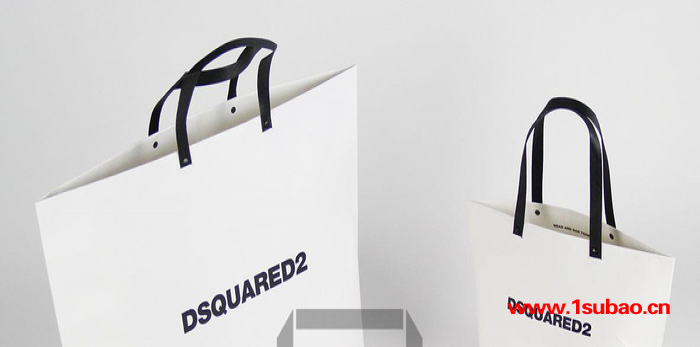 DSQUARED2 意大利服装袋，D二次方购物袋，UV纸袋+3D激凸包装袋+LOGO浮雕纸袋，排绳+铆钉加固礼品袋