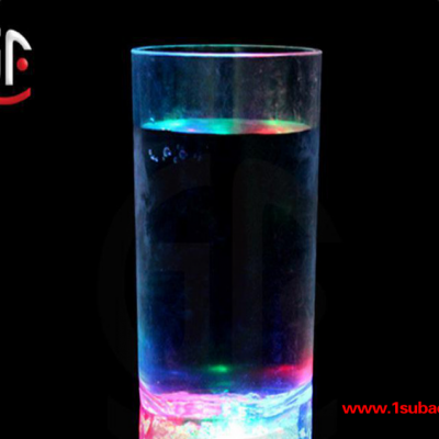 新奇新年礼物 LED发光透明杯垫 圆形塑料杯垫 工厂直销