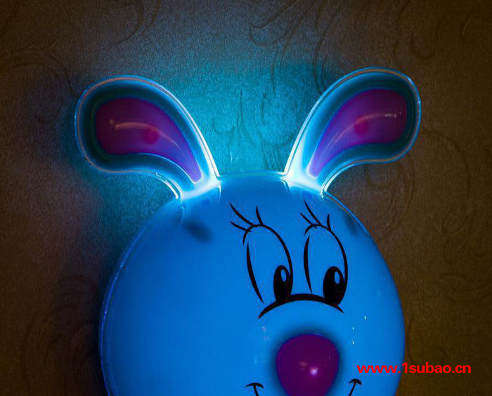 启洲 智能光控卡通兔兄形LED小夜灯 礼品儿童婴儿家居起光环