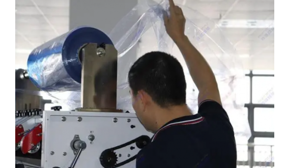 塑料制品简易热收缩膜包装机介绍