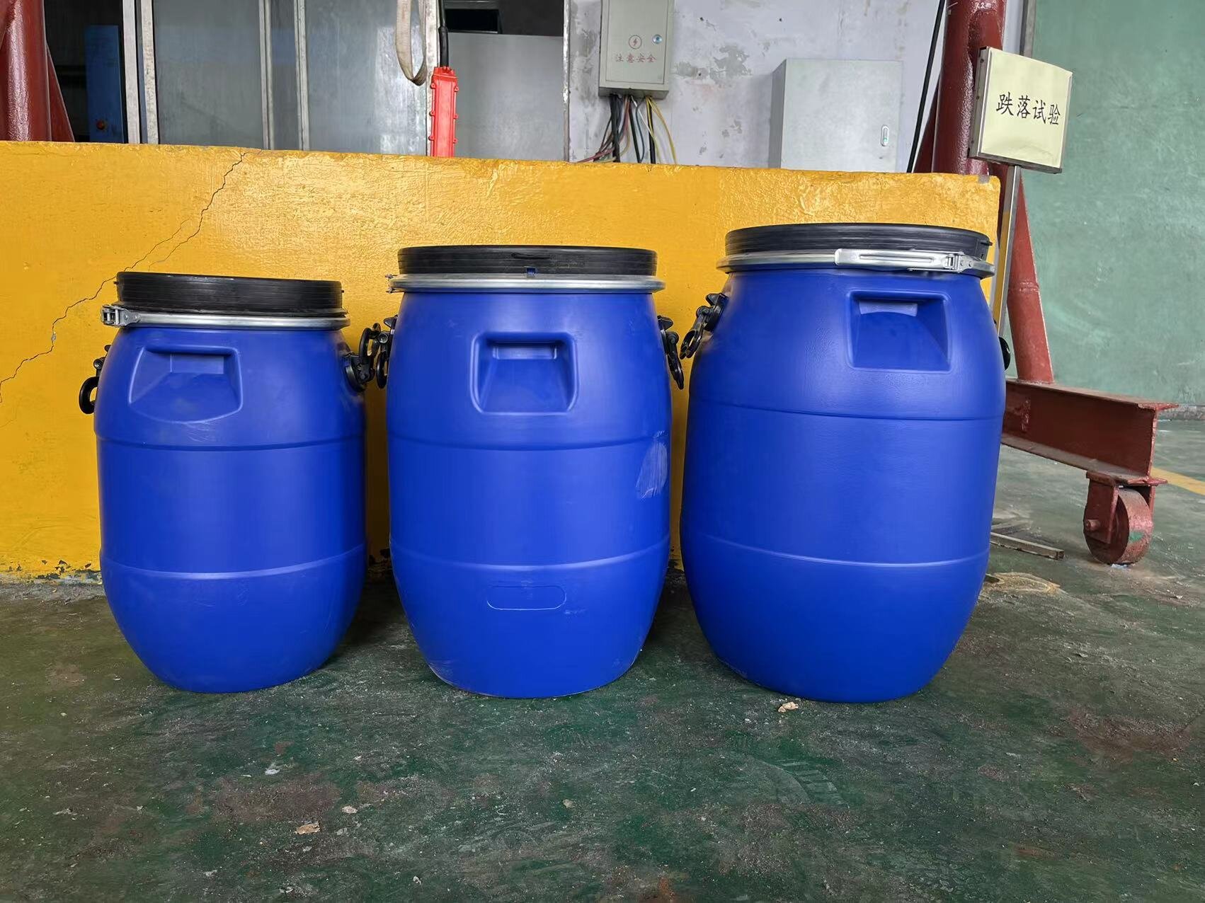 河北30升抱箍桶厂家30l塑料桶带铁箍30L化工桶大口径图3