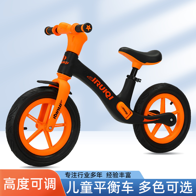 跨境儿童平衡车 有脚踏两轮滑行车 尼龙玻璃纤一体车架滑步车批发图3